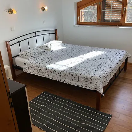 Lukas Apartment *